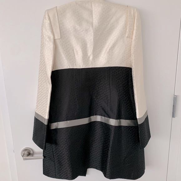 Alexander McQueen ivory black runway coat NWT - Picture 4 of 7